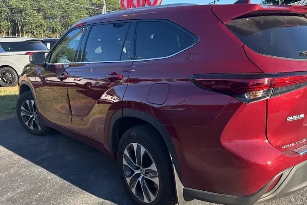 2022 Toyota Highlander XLE photo 1