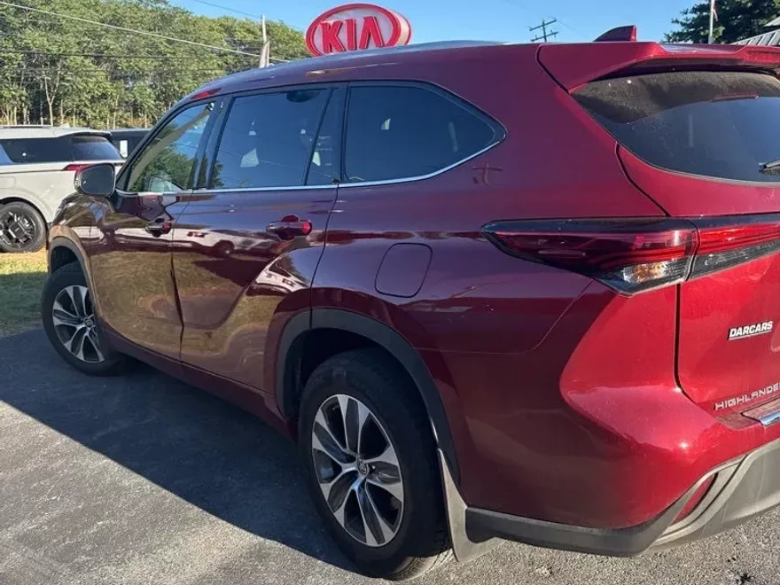 2022 Toyota Highlander XLE photo 1