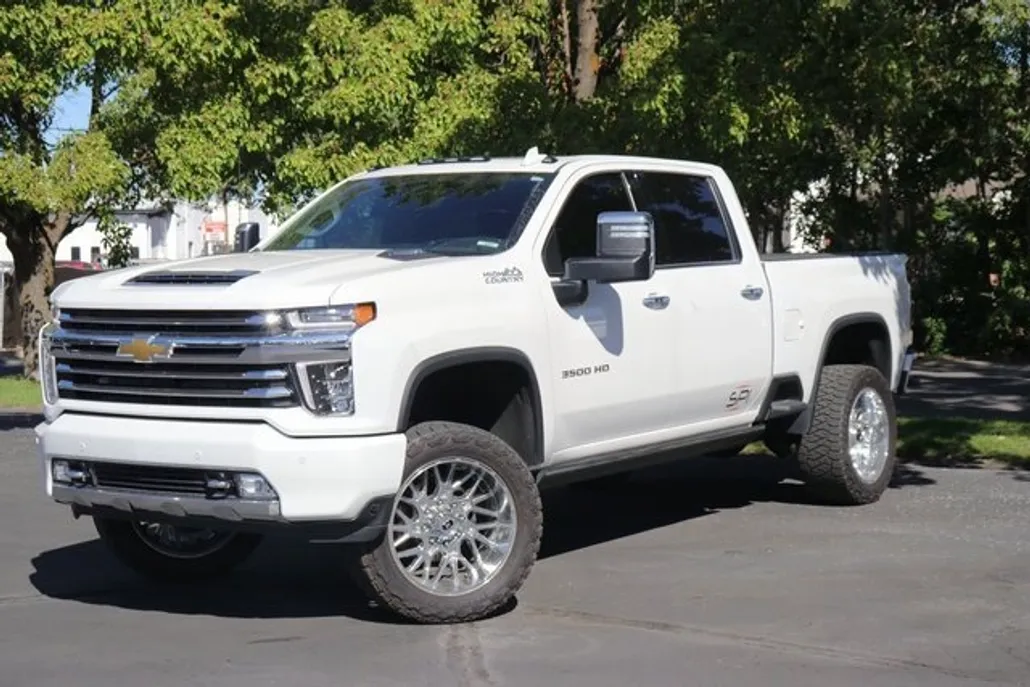 2023 Chevrolet Silverado 3500HD High Country photo 1