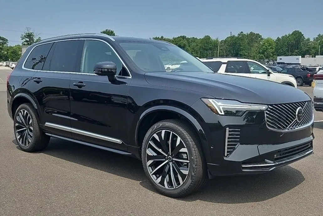 2025 Volvo XC90 Plus photo 1