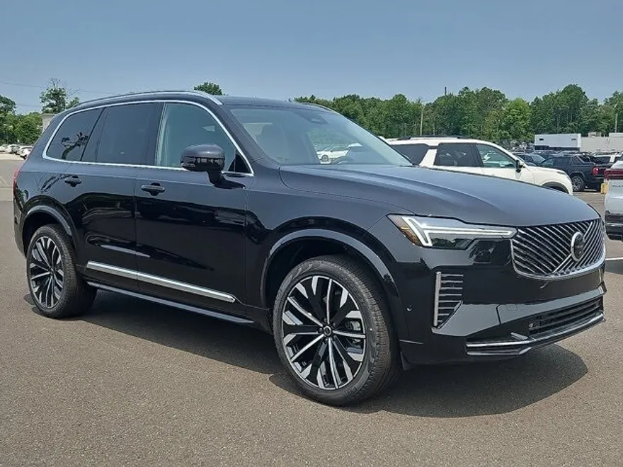 2025 Volvo XC90 Plus photo 1