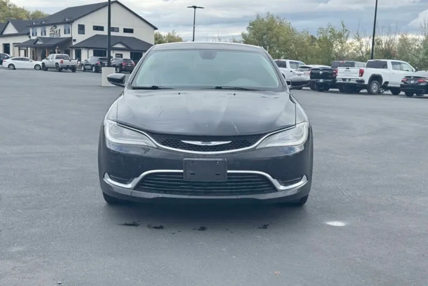 2016 Chrysler 200 Limited photo 1