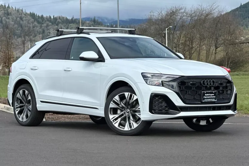 2025 Audi Q8 55 Premium Plus photo 1