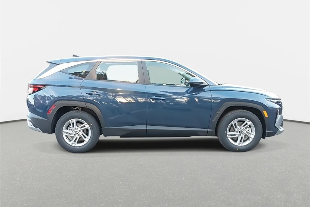 2025 Hyundai Tucson SE photo 1