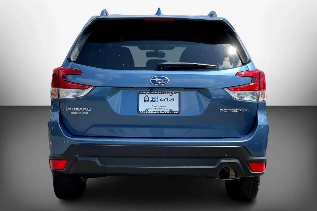 2022 Subaru Forester Premium photo 1