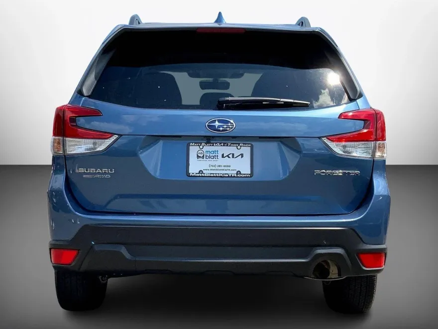 2022 Subaru Forester Premium photo 1