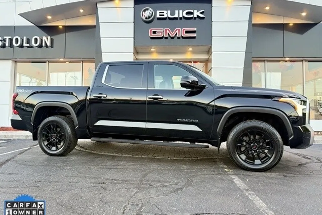 2022 Toyota Tundra Limited photo 1
