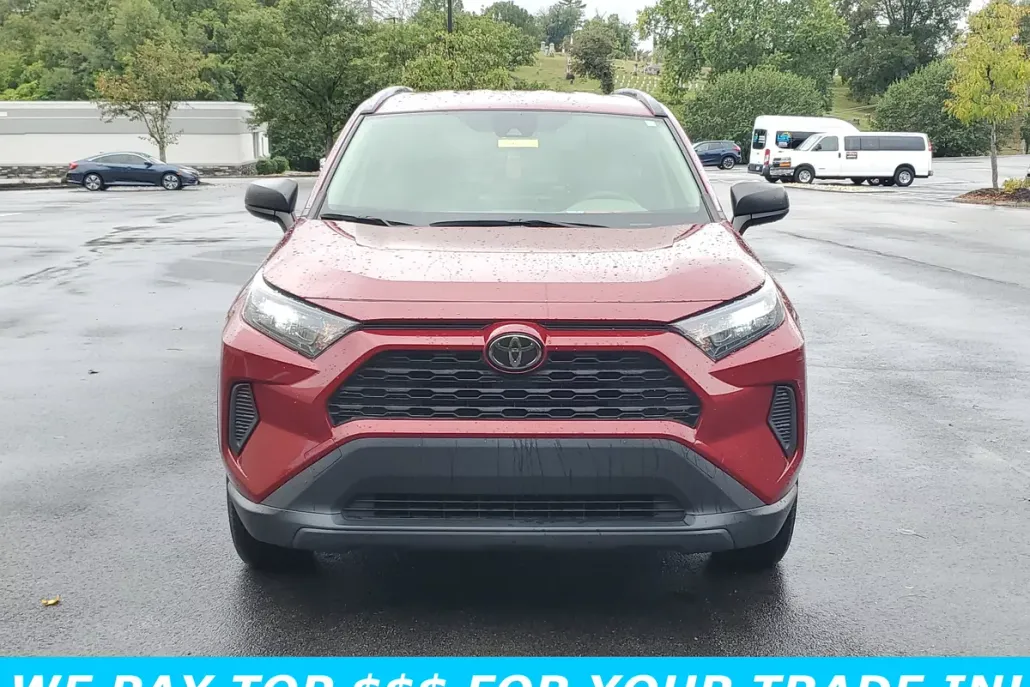 2021 Toyota RAV4 LE photo 1