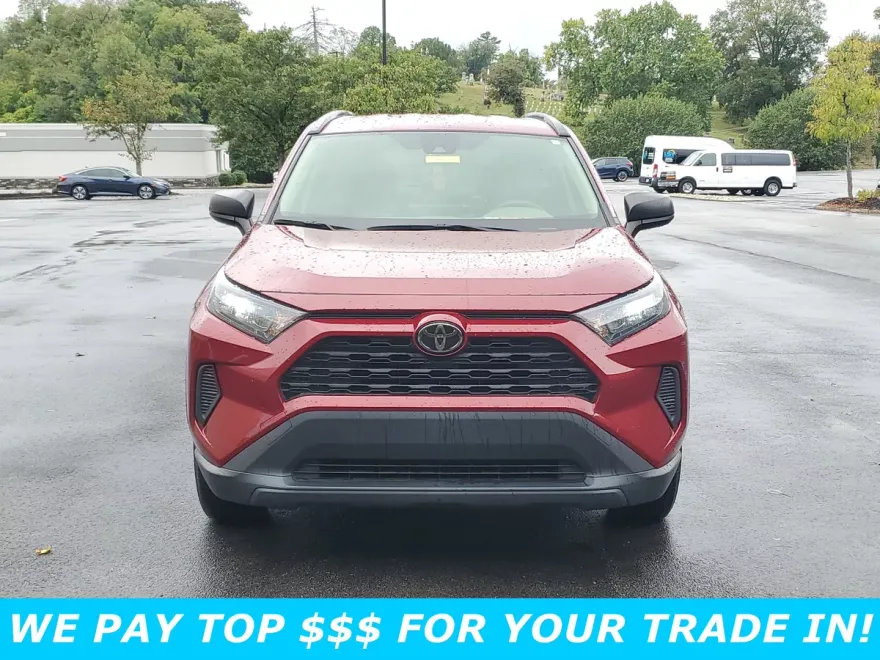 2021 Toyota RAV4 LE photo 1