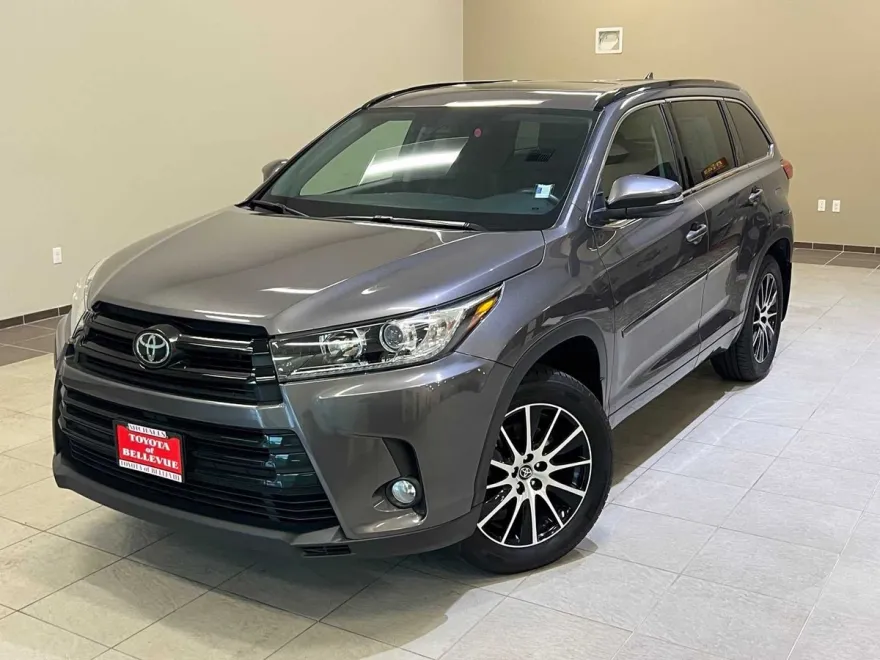 2017 Toyota Highlander SE photo 1