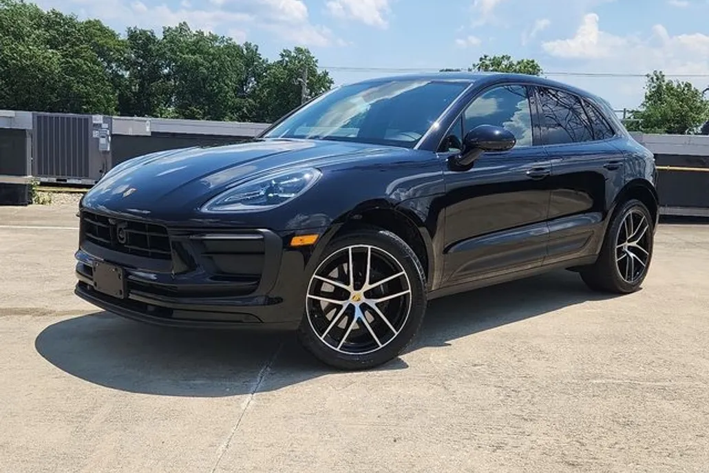2025 Porsche Macan photo 1