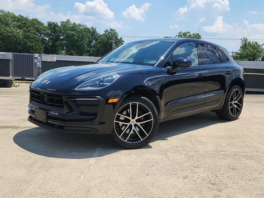 2025 Porsche Macan photo 1