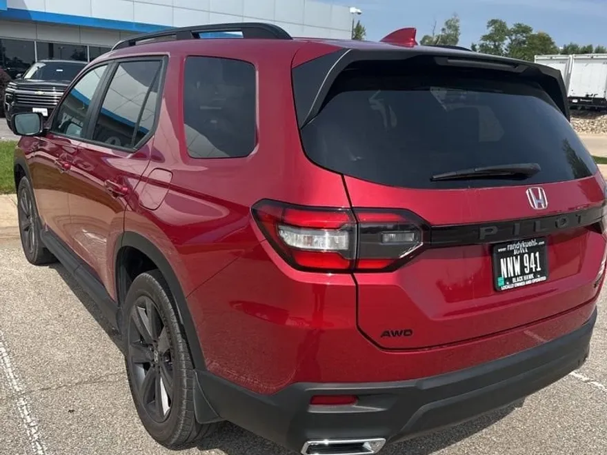 2024 Honda Pilot Sport photo 1