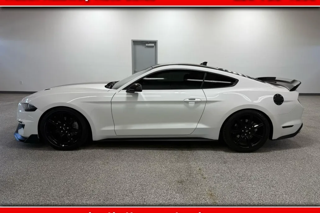 2020 Ford Mustang EcoBoost Premium photo 1