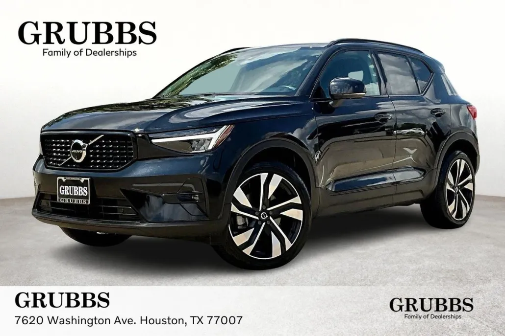 2025 Volvo XC40 Plus photo 1