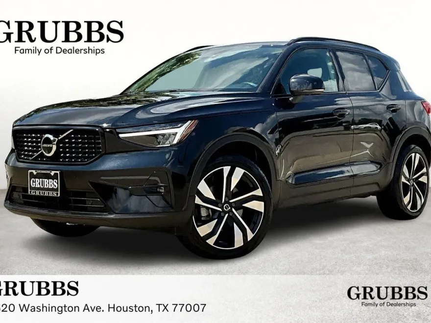 2025 Volvo XC40 Plus photo 1