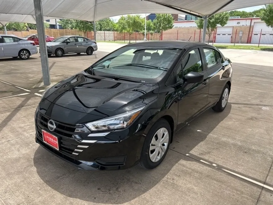 2025 Nissan Versa 1.6 S photo 1