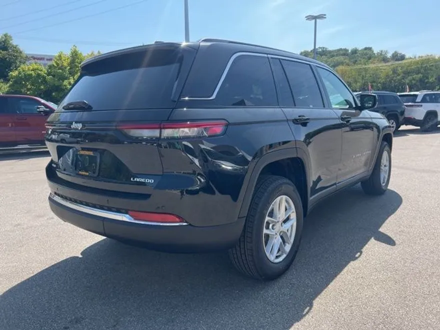 2025 Jeep Grand Cherokee Laredo photo 1