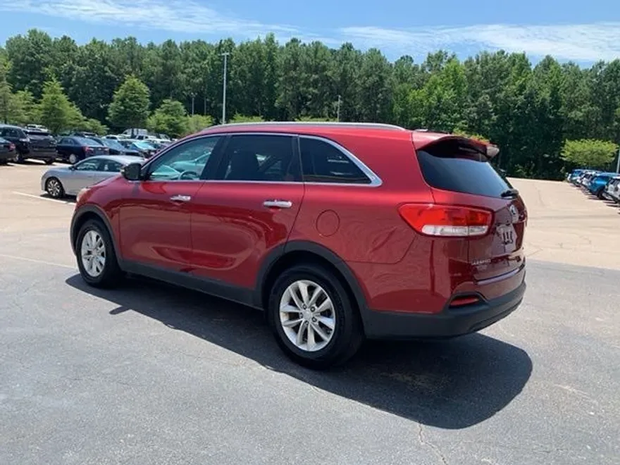 2017 Kia Sorento LX photo 1