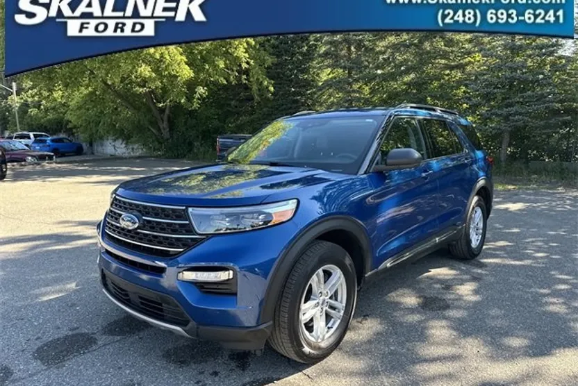 2023 Ford Explorer XLT photo 1