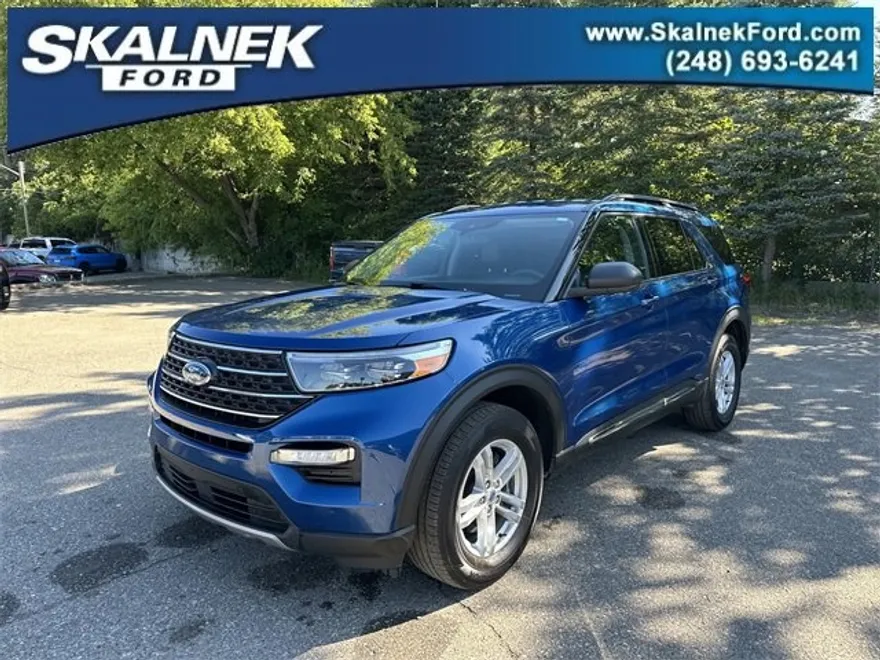 2023 Ford Explorer XLT photo 1