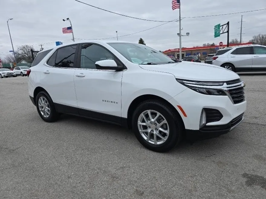 2022 Chevrolet Equinox LT photo 1