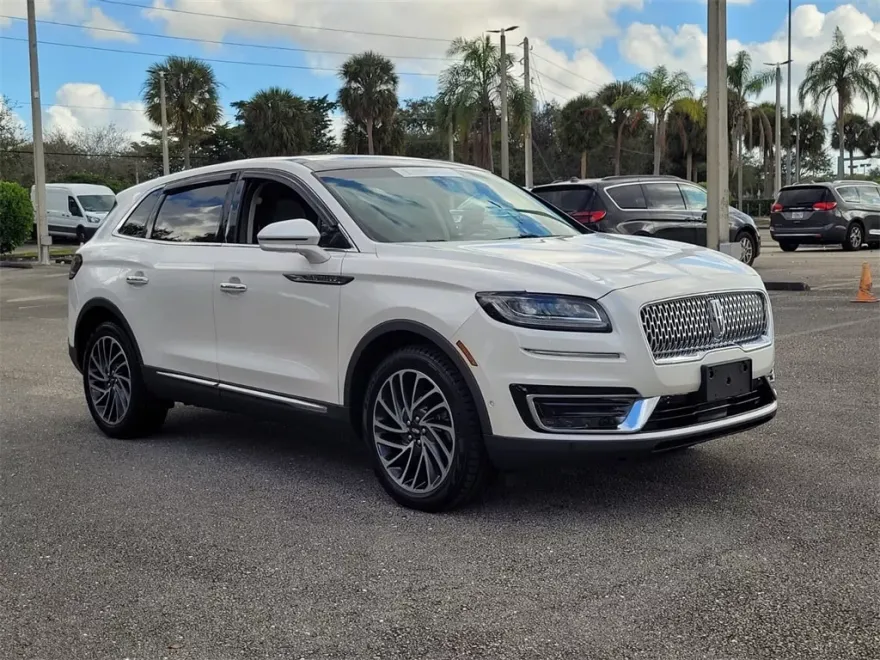 2019 Lincoln Nautilus Reserve photo 2