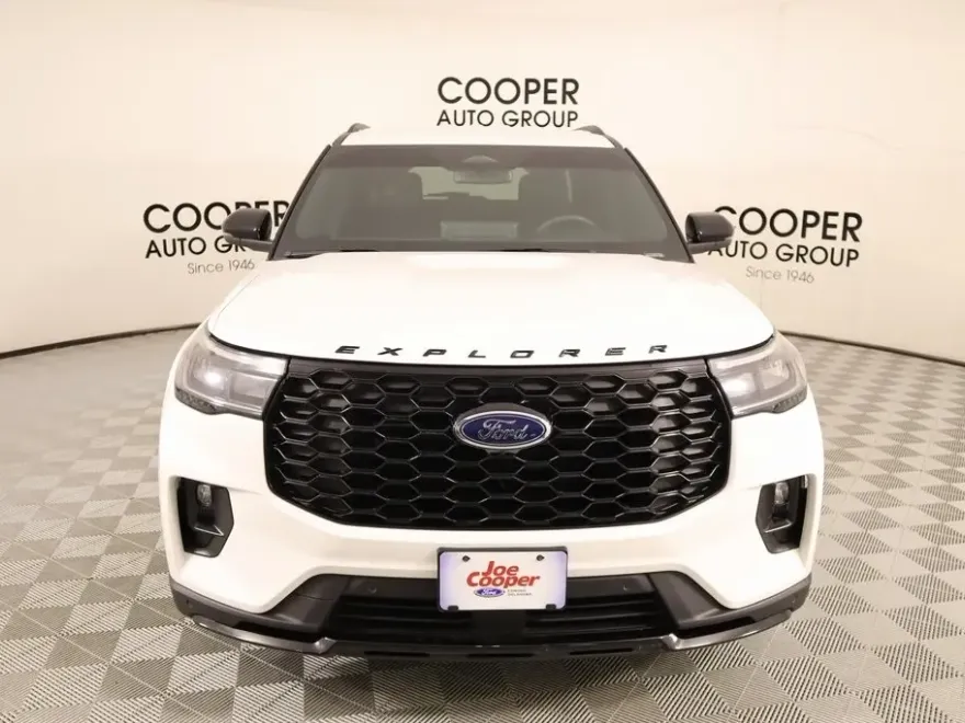 2025 Ford Explorer ST-Line photo 1