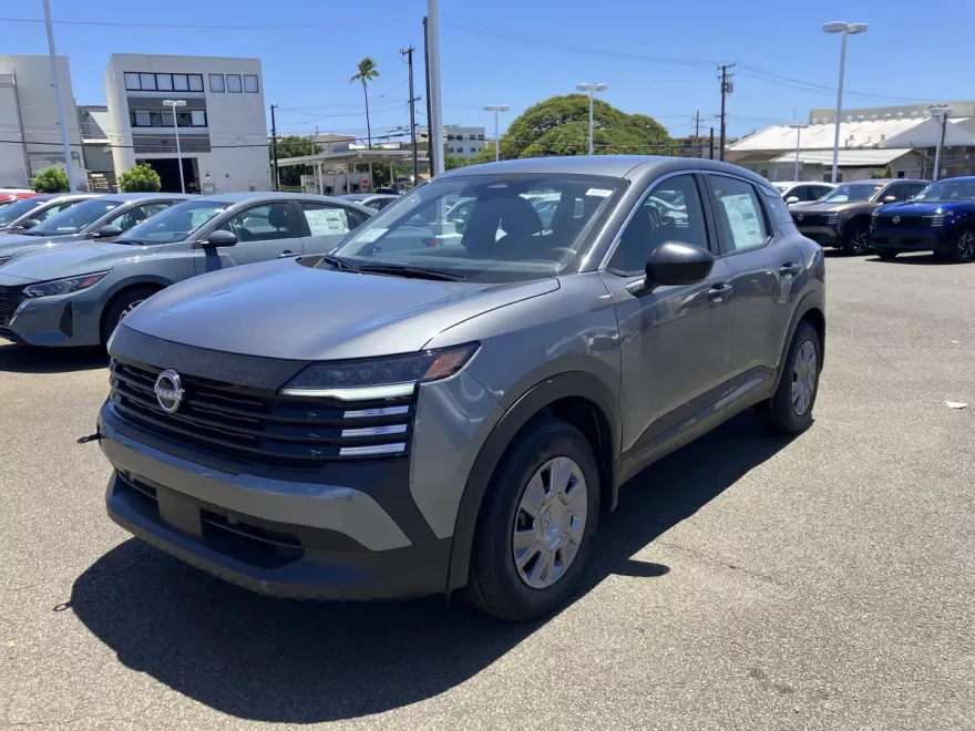 2025 Nissan Kicks S photo 1