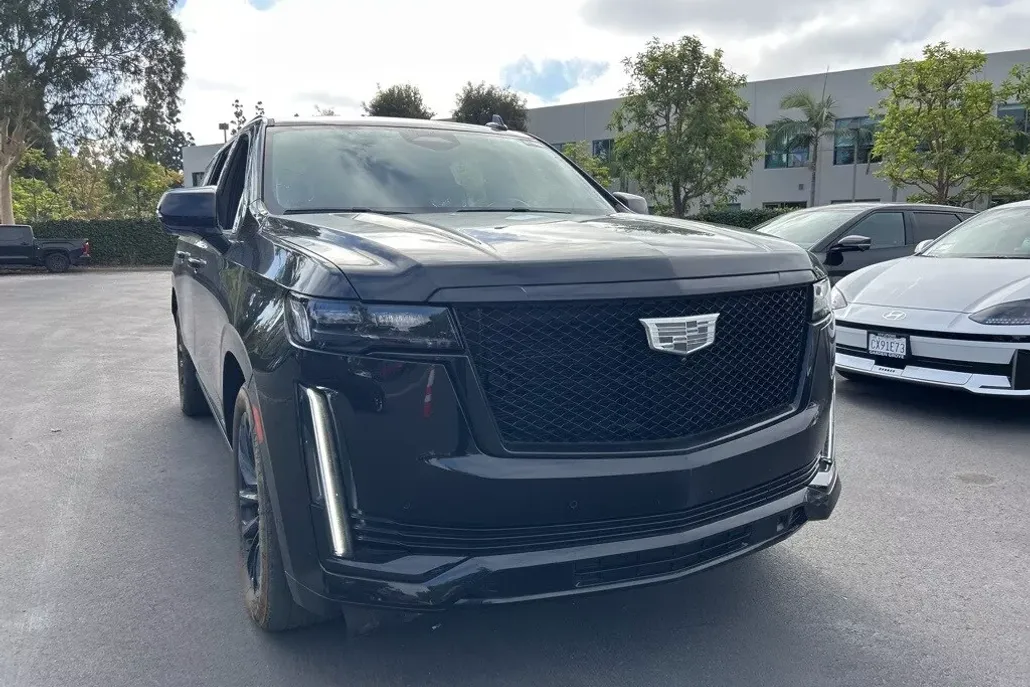 2023 Cadillac Escalade ESV Sport Platinum photo 1