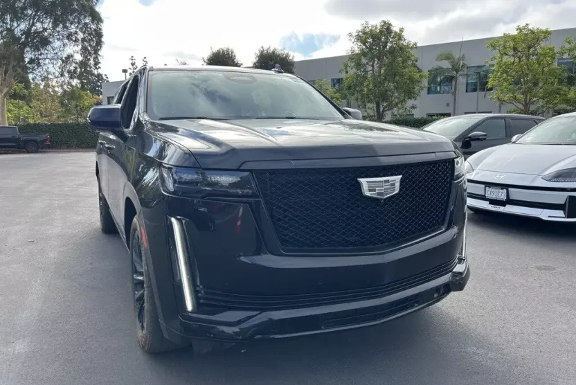 2023 Cadillac Escalade ESV Sport Platinum photo 1