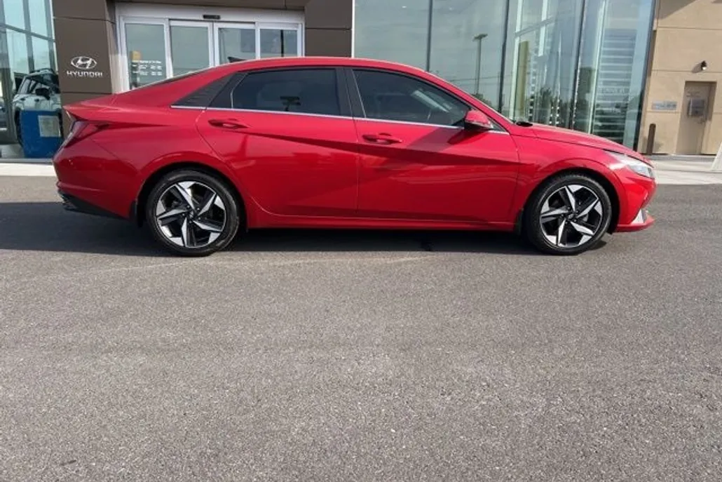 2022 Hyundai Elantra Limited photo 1
