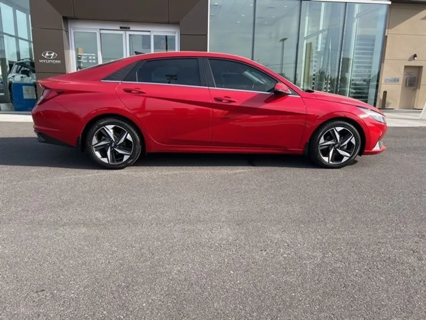 2022 Hyundai Elantra Limited photo 1