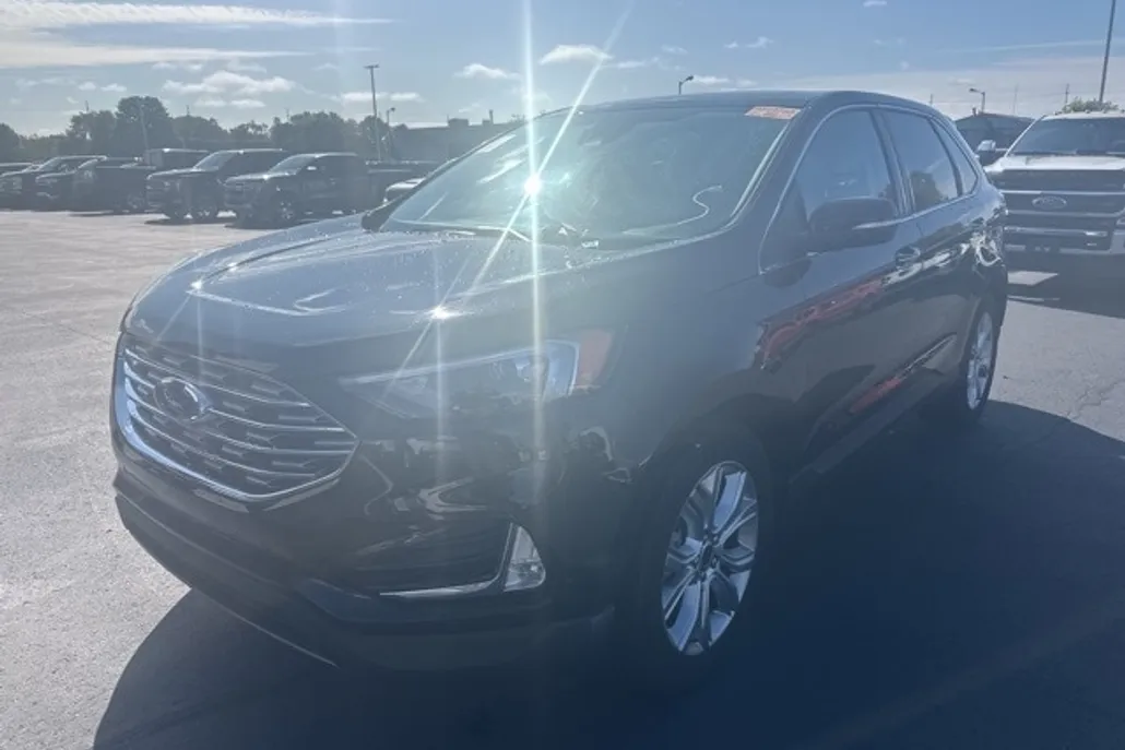 2024 Ford Edge Titanium photo 1
