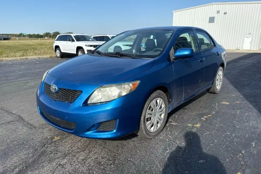 2010 Toyota Corolla LE photo 1