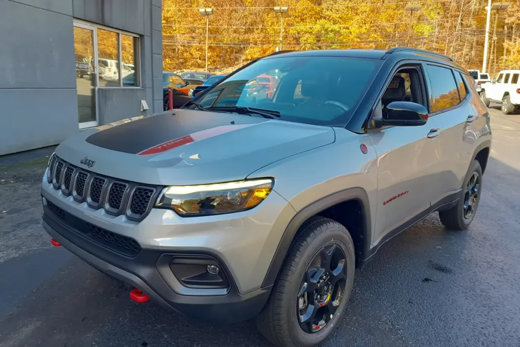 2023 Jeep Compass Trailhawk photo 1