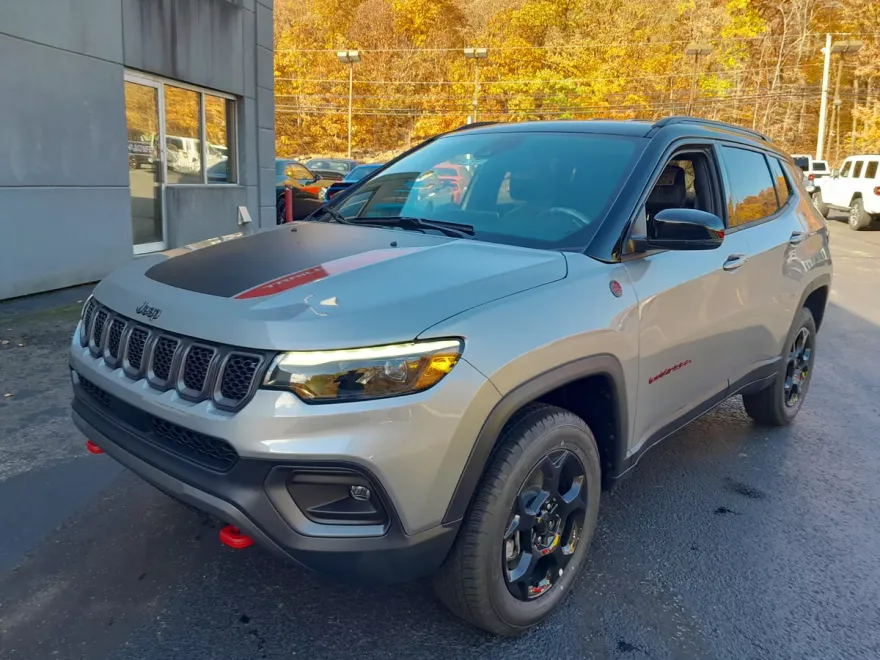 2023 Jeep Compass Trailhawk photo 1