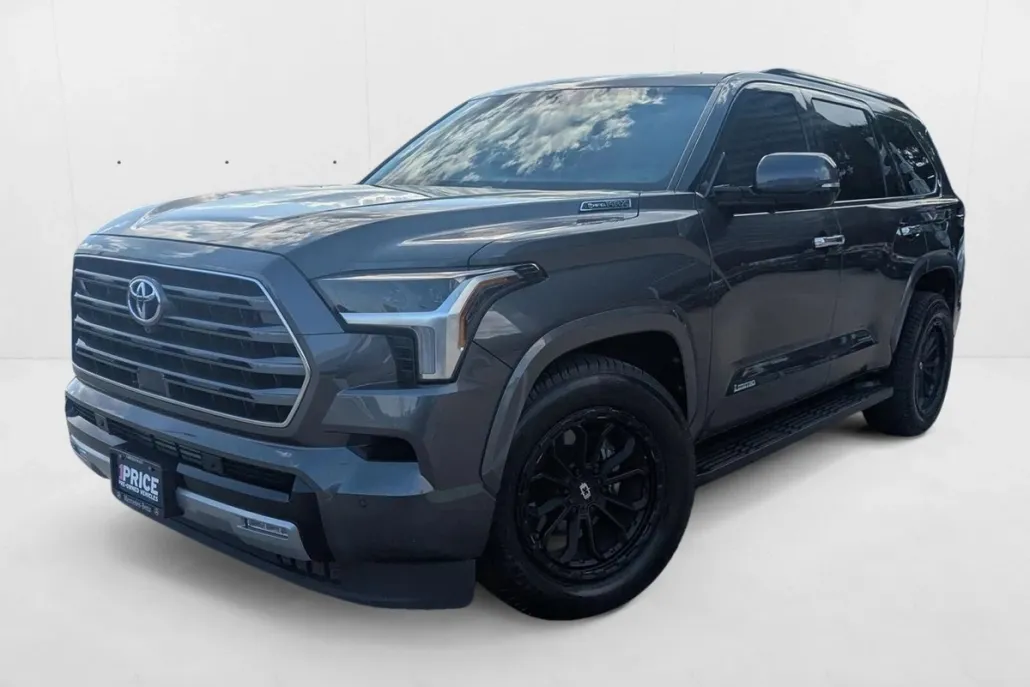 2023 Toyota Sequoia Limited photo 1