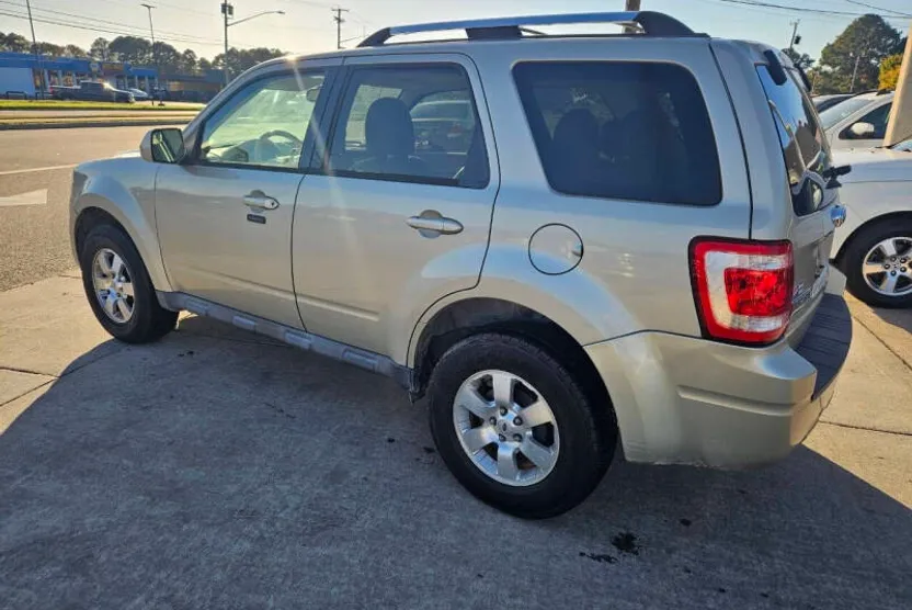 2011 Ford Escape Limited photo 1