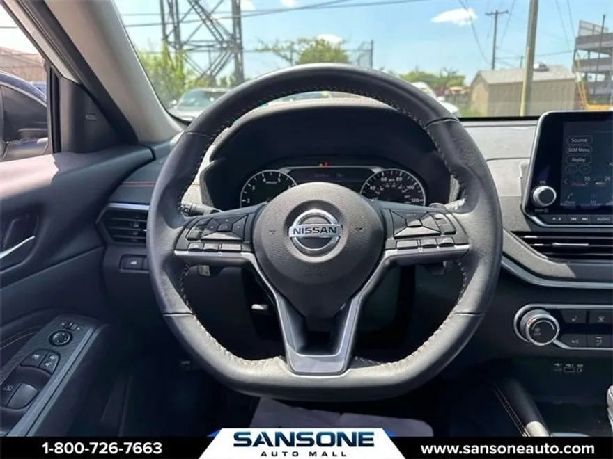 2022 Nissan Altima 2.5 SR photo 13