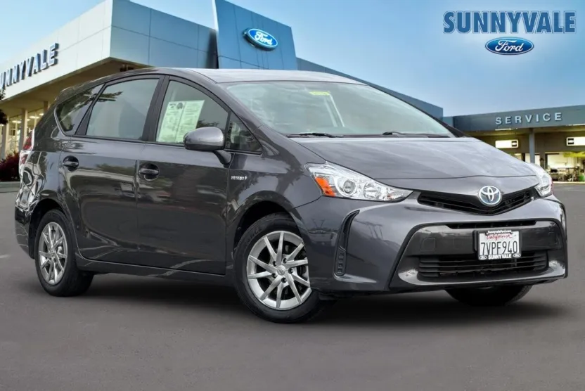 2017 Toyota Prius V Two photo 1