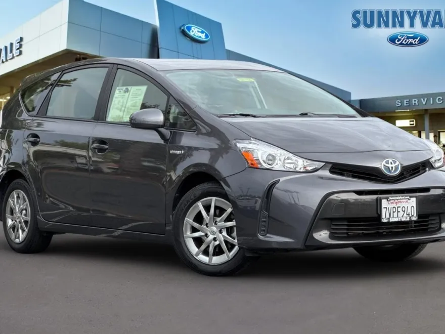 2017 Toyota Prius V Two photo 1