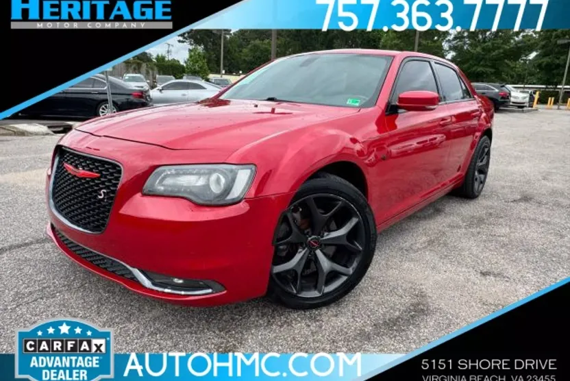 2017 Chrysler 300 photo 1