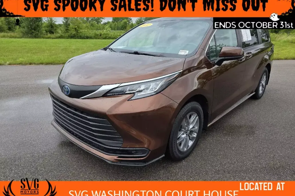 2022 Toyota Sienna LE photo 1