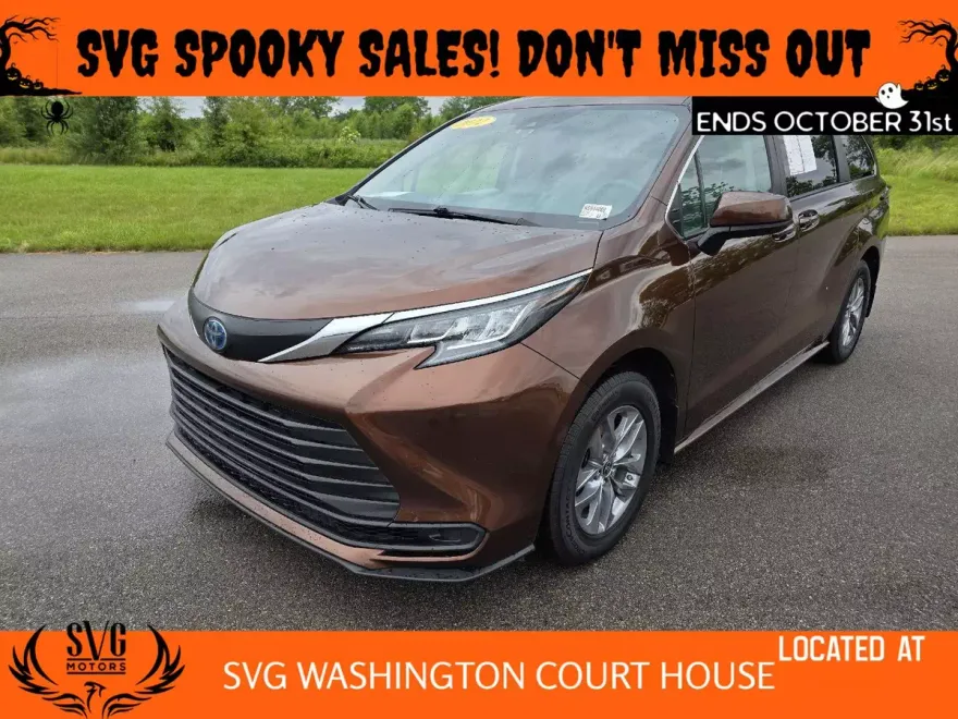 2022 Toyota Sienna LE photo 1