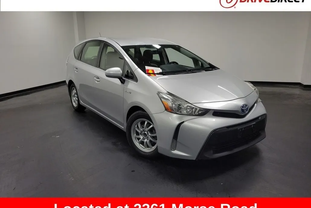 2017 Toyota Prius V Three photo 1