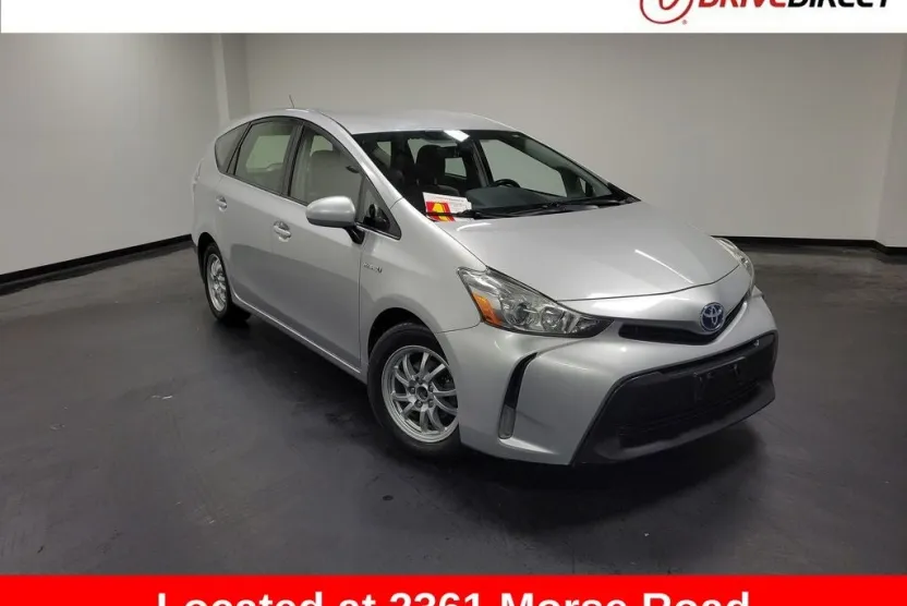 2017 Toyota Prius V Three photo 1