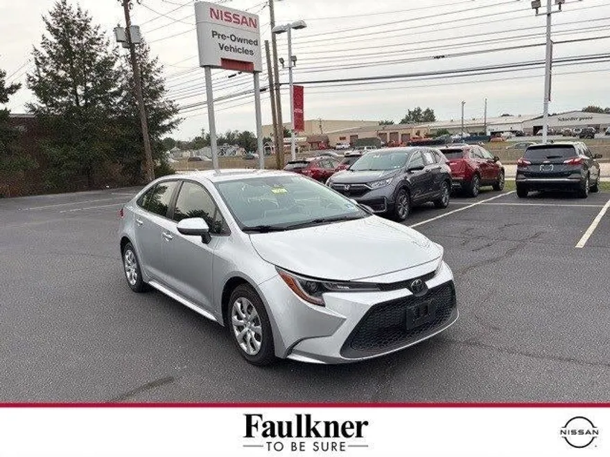 2020 Toyota Corolla LE photo 1