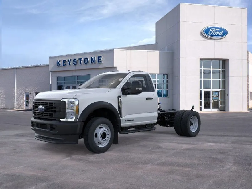 2025 Ford F-550 photo 1