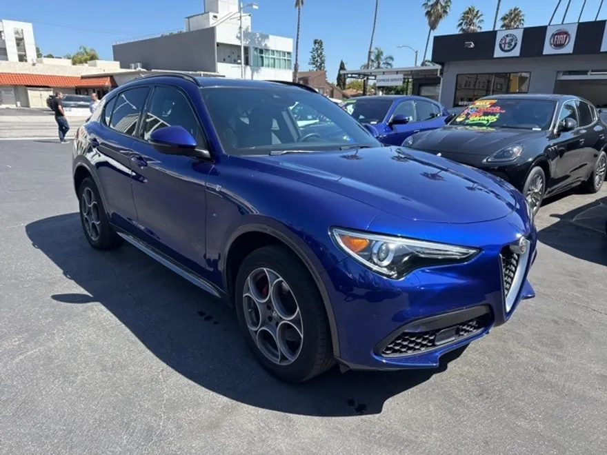 2022 Alfa Romeo Stelvio Ti photo 1